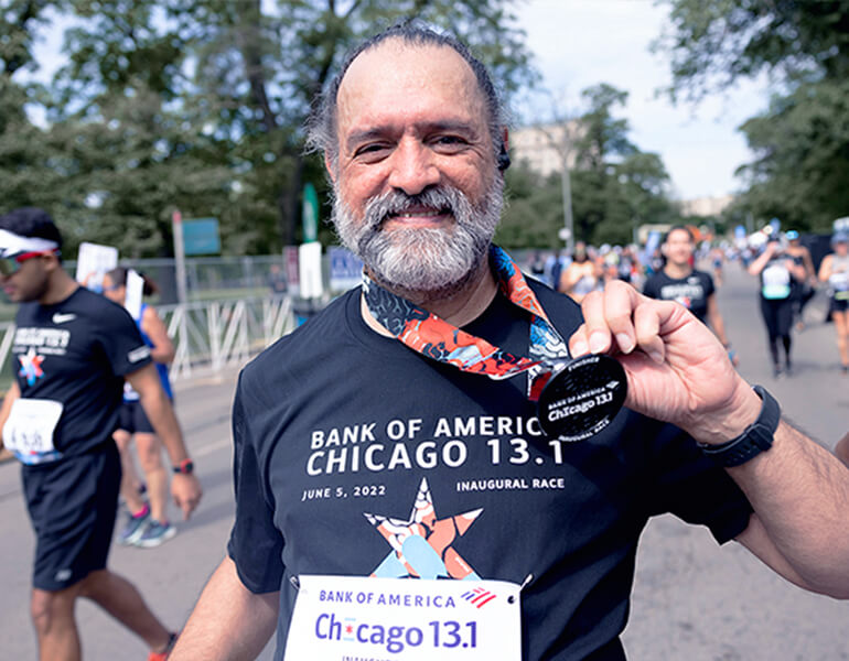 Man holding Chicago 13.1 medal