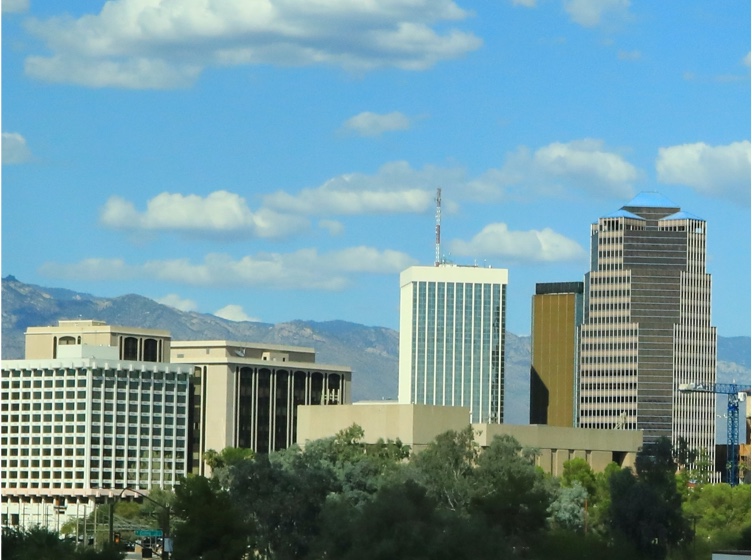 Skyline of Tucson with buildings and mountains