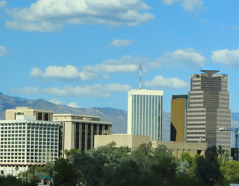 Skyline of Tucson with buildings and mountains